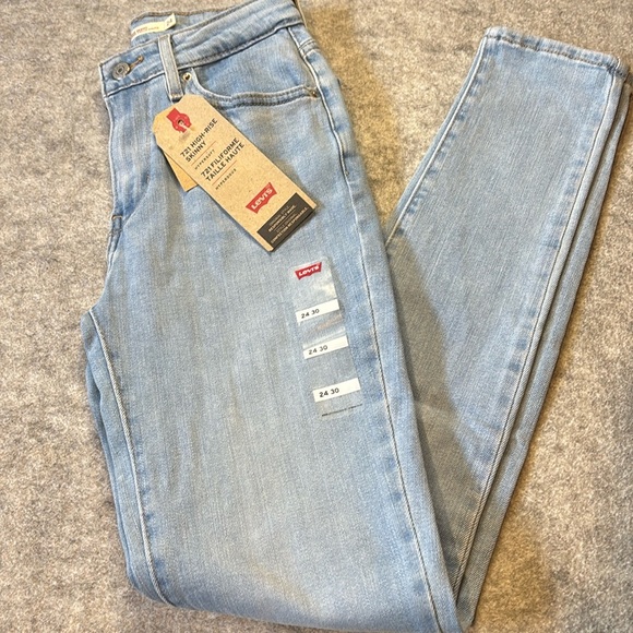 Levi's Denim - ✨ NWT Levi's 721 High-Rise Skinny Jeans – Light Wash, Size 24/30 ✨